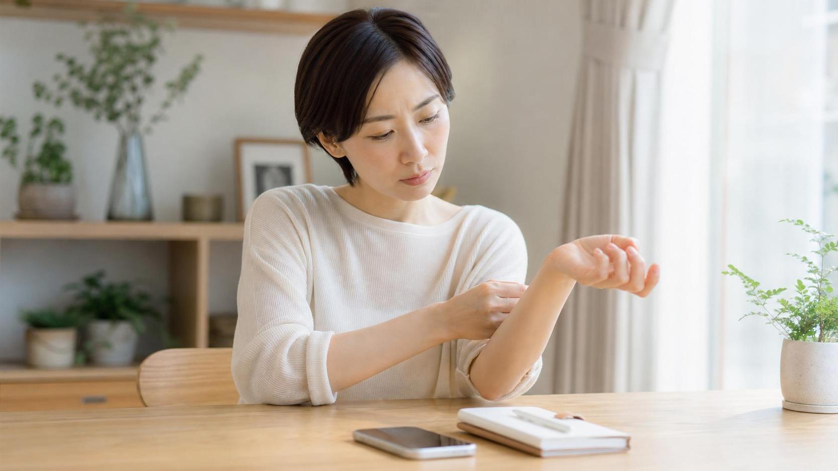 皮膚が黄色く変色する原因は？考えられる理由と病気のサイン 相談・受診を考えたい目安