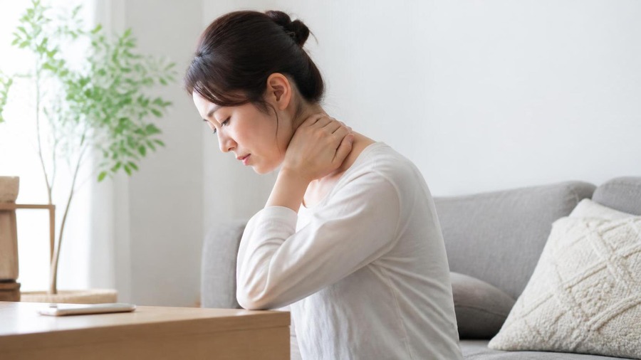 首が短い 女｜見た目の原因と首肩こりを防ぐ姿勢ケア 見出し画像1